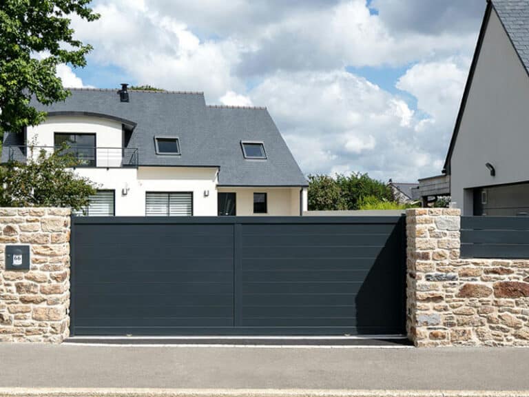 Portail coulissant noir