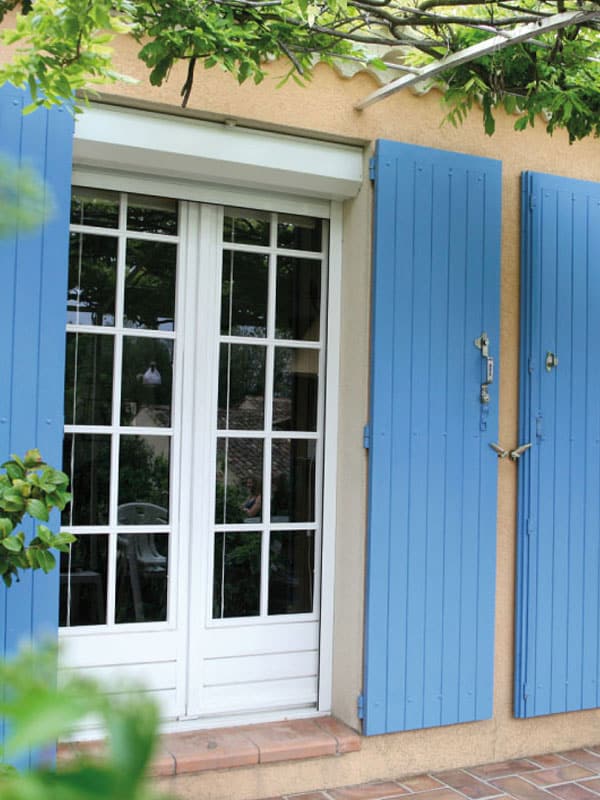 Volets bleu en renovation